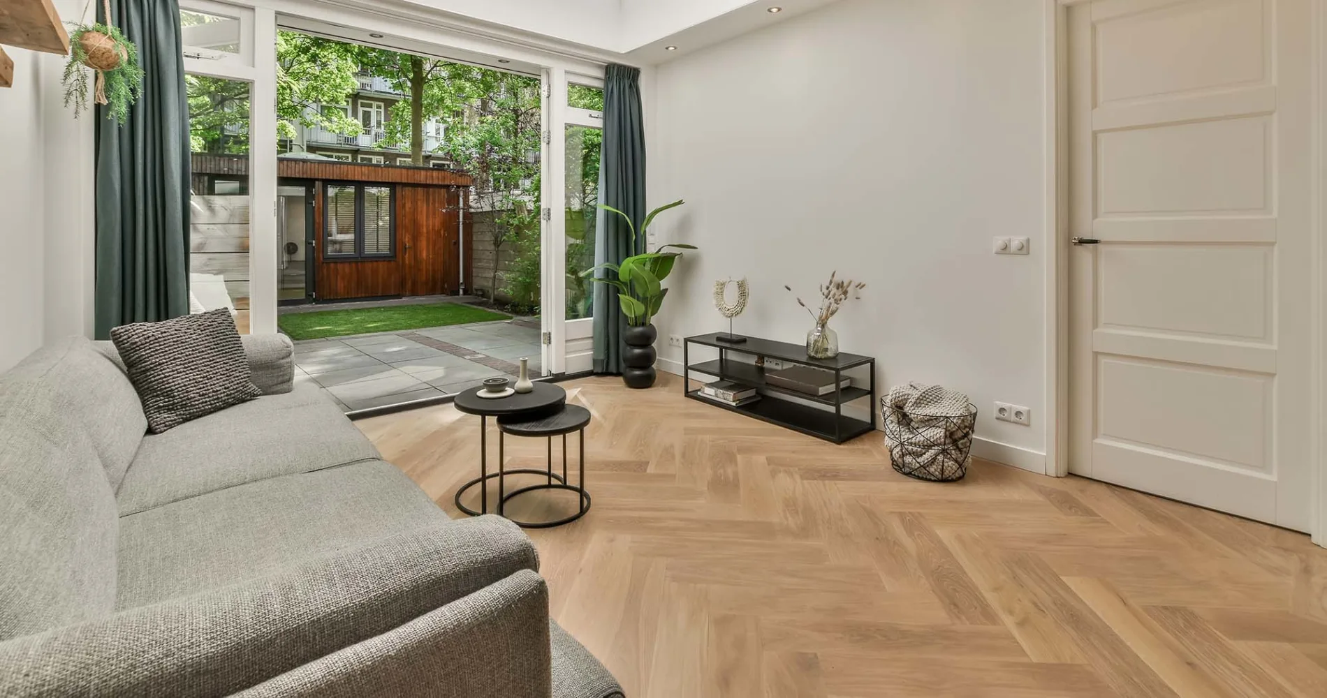 Engineered Wood Flooring vs Solid Wood Flooring: A Comprehensive Guide for UK Homes
